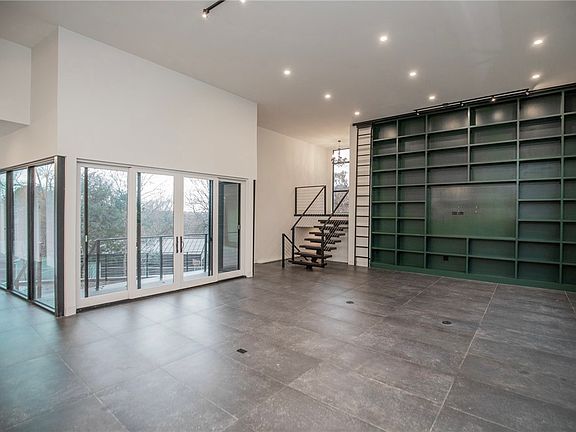 4th image of 557 N Assembly Dr
