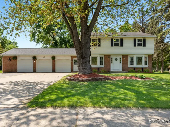 2200 Rosewood St, Jenison, MI 49428