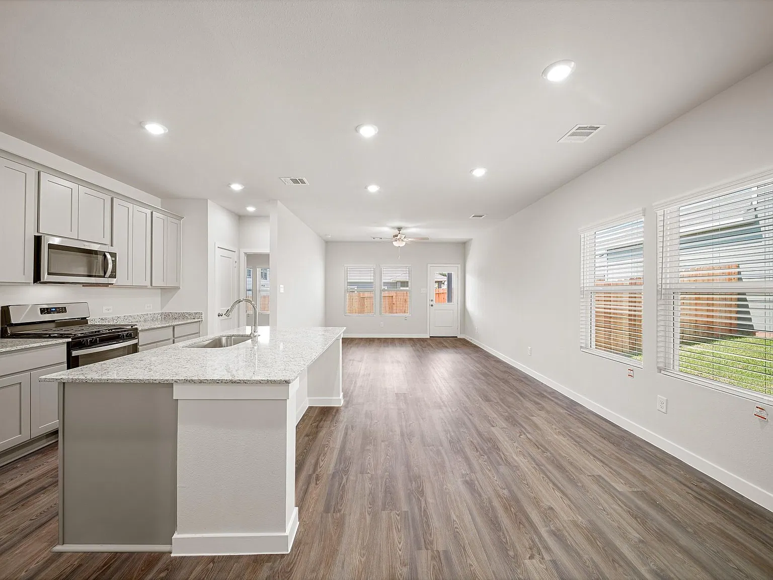 4 bed, 2.5 bath, 1785 sqft, $1,950 — Photo 3