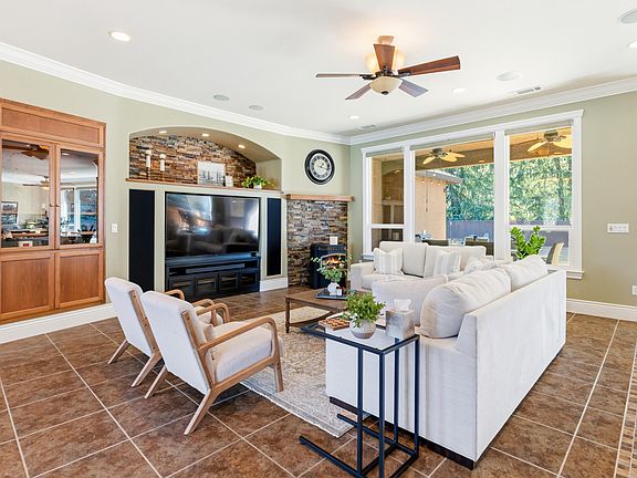 5th image of 12600 Autumn Oaks Ln