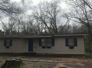 208 Meadowbrook Cir, West Point, MS 39773