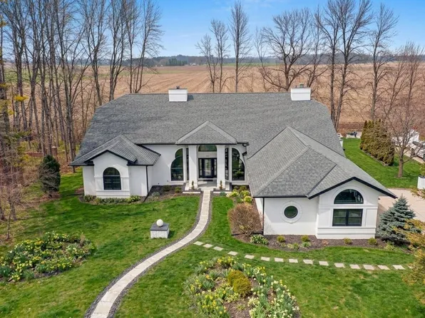402 Wild Oak DRIVE, Manitowoc, WI 54220