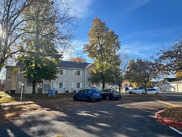 Parkwood Apartments — Photo 10
