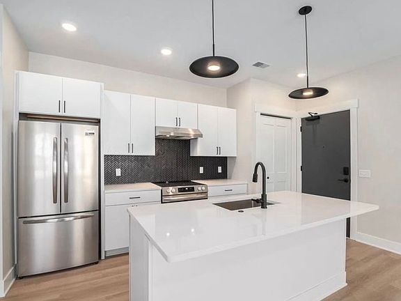 3rd image of 3234 Prospect St #306