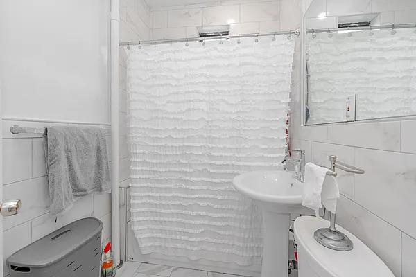 Rented by Modern Spaces | media 10