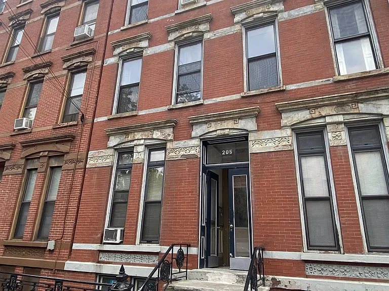 205 8th St #G1 — Photo 17