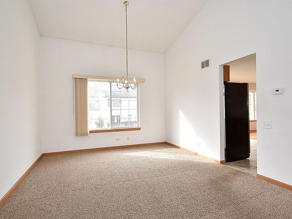 5th image of 416 Knoll Crest Dr