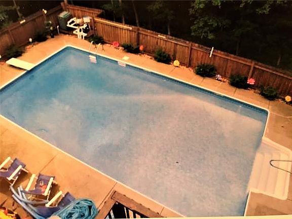 4th image of 998 Geneva Ct