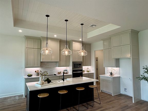 4th image of 10400 T Bury Ln