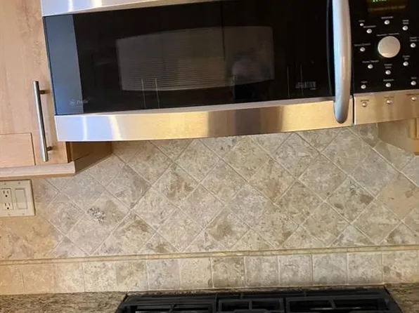 162-41 Powells Cove Boulevard image 5 of 12