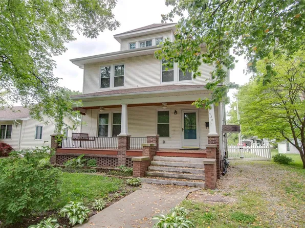 420 N Charles St, Carlinville, IL 62626