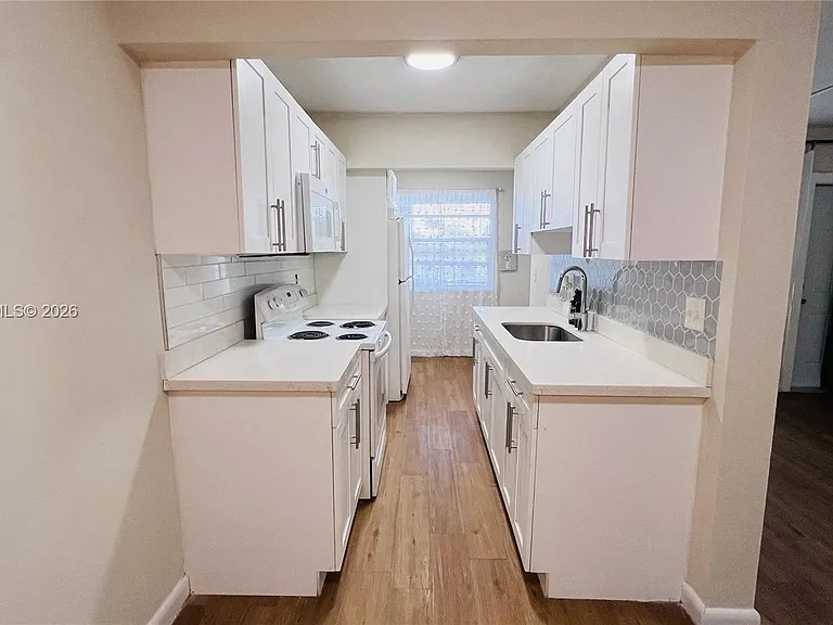 1100 NE 1st Ct #213 — Photo 8