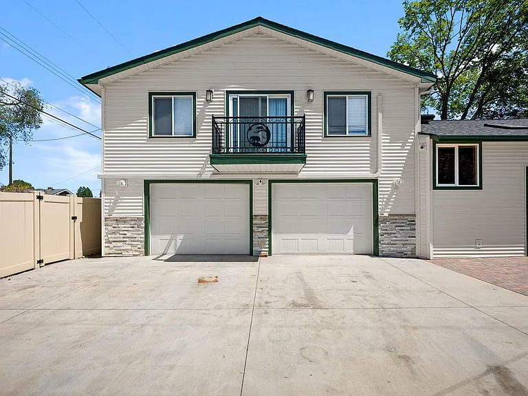 1028 W Chelan Ave — Photo 32