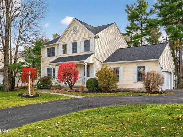 15 Coneflower Court, Malta, NY 12020