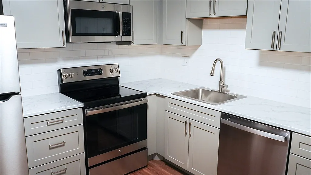 1 bed, 1.0 bath, 860 sqft, $2,000 — Photo 4