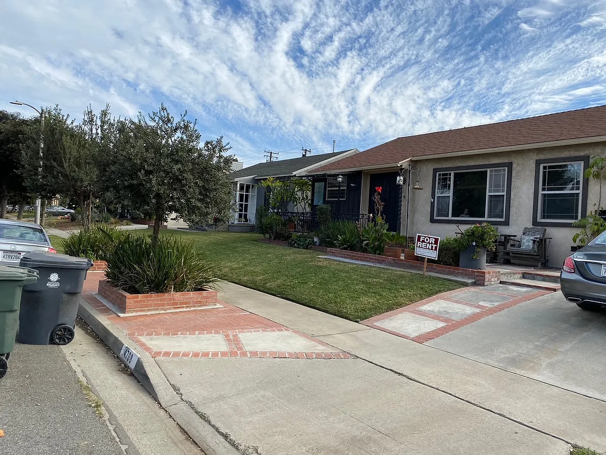 Photo 1 of 7 - Camerino St - Lakewood, CA Primary Photo - Camerino St