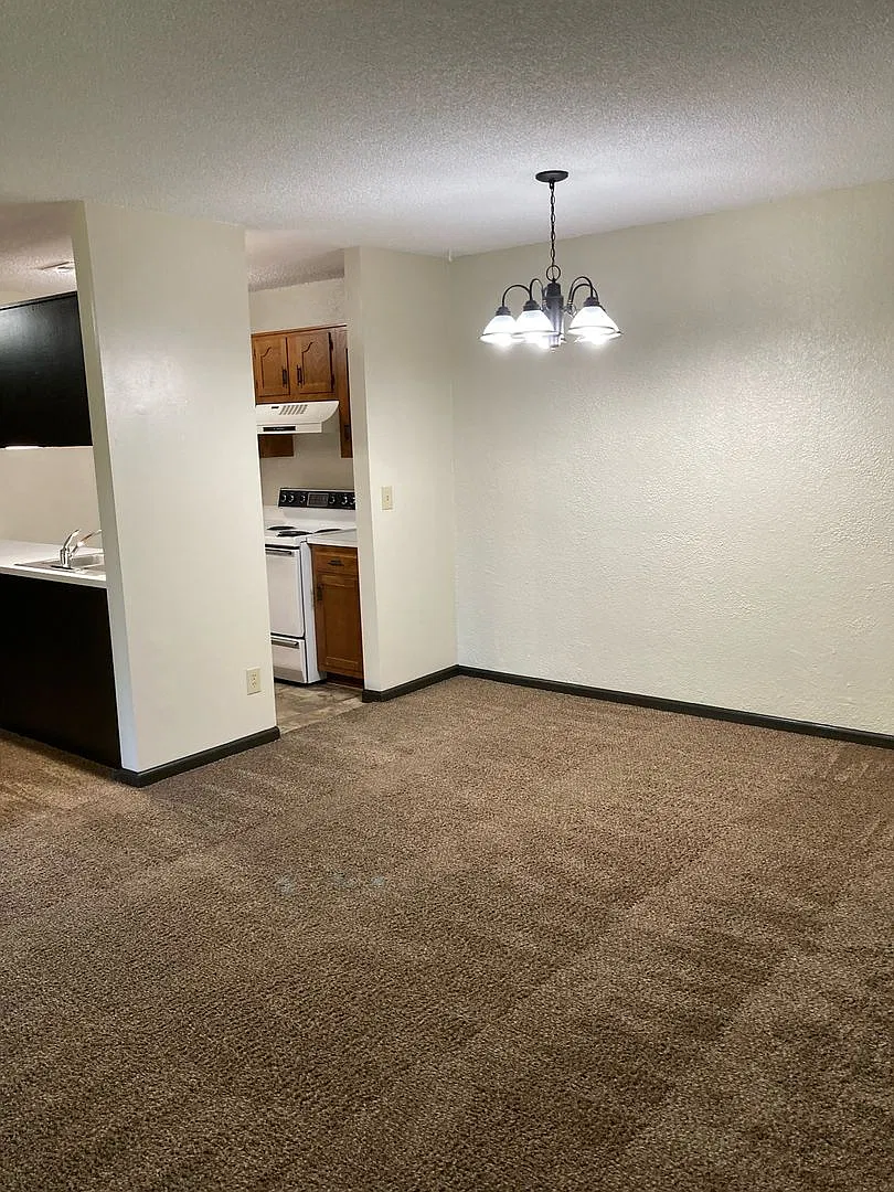 Spacious 1-Bedroom Apartment in Topeka, KS Covered Parking & On-Site Laundry! — Photo 2