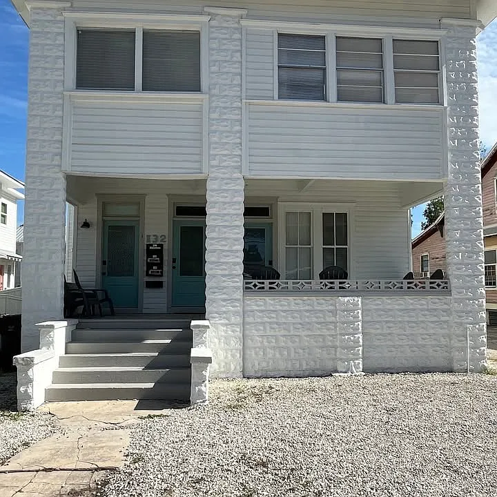 132 King St #3