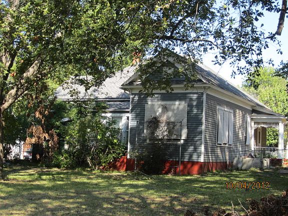 2nd image of 110 E Pine St