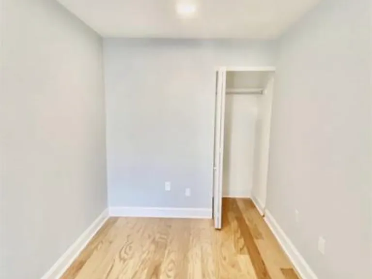 209 Daly St — Photo 15
