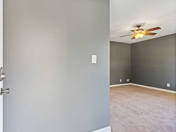 3rd image of 556 Roselawn Dr