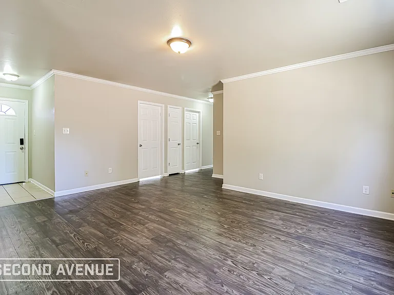 203 Glen Oaks Dr — Photo 3