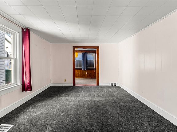 4th image of 21 Chestnut St