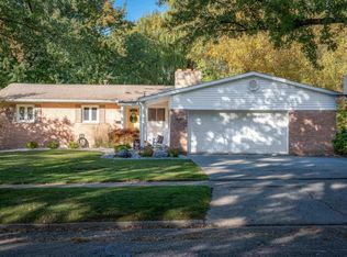 205 Westview Dr, Alma, MI 48801