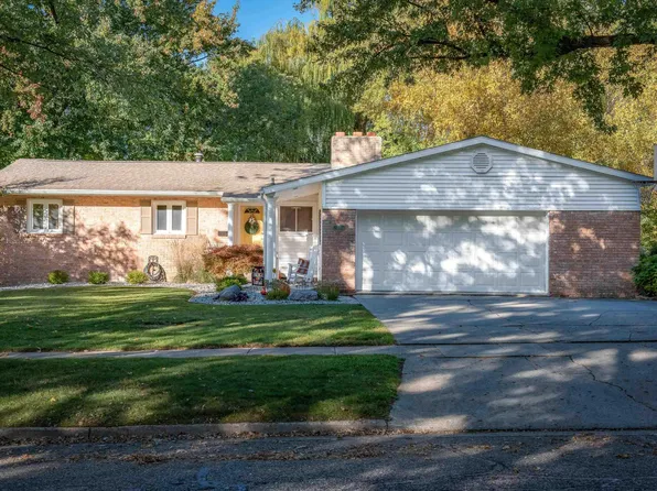 205 Westview Dr, Alma, MI 48801