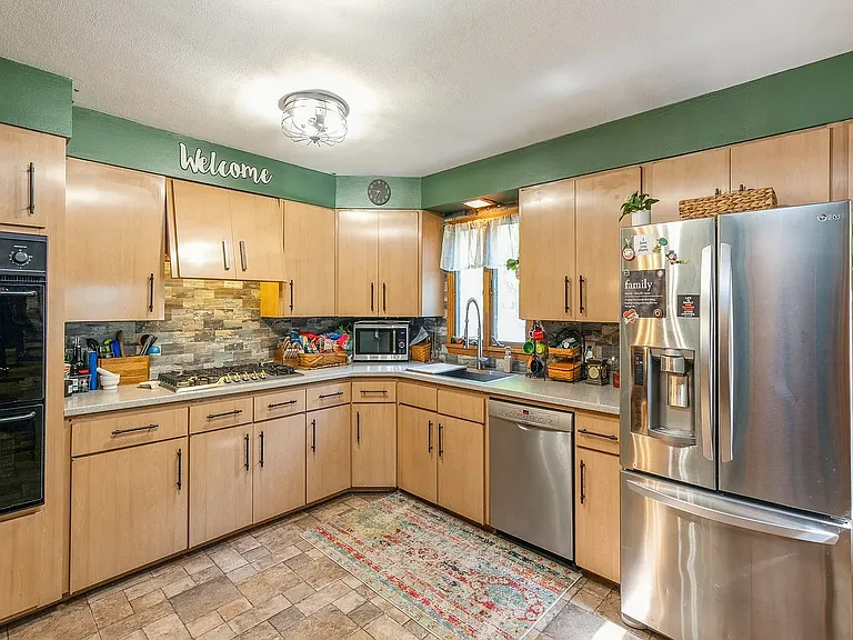 102 E Broadway St — Photo 8