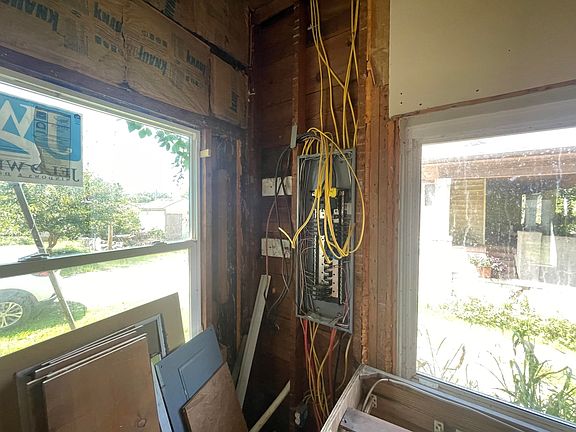 5th image of 628 Fisk Ave