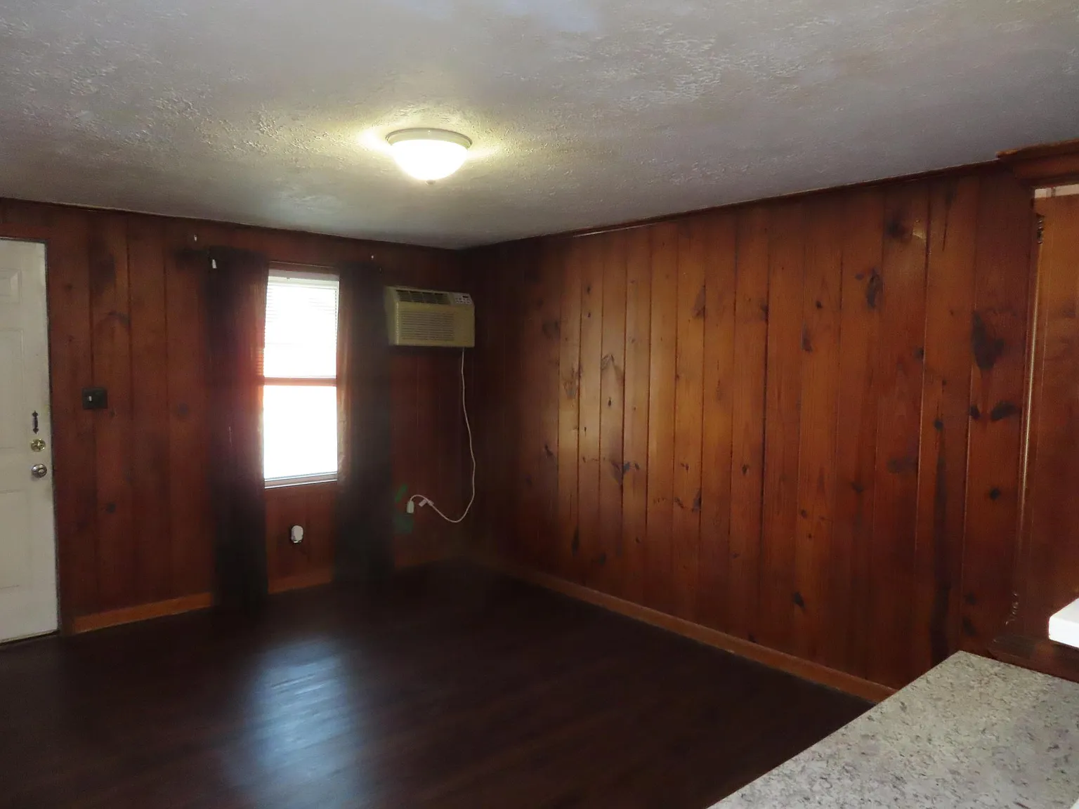 Studio, 325 sqft, $675 — Photo 2