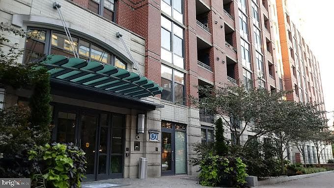 1st image of 1021 N Garfield St APT 128
