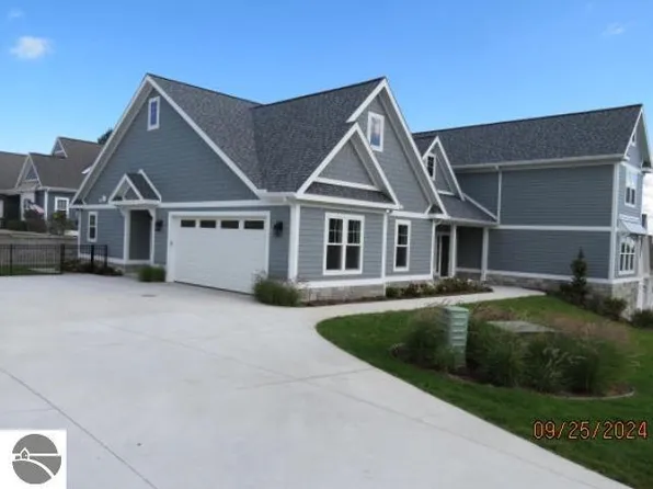 84 Vineyard Ridge Dr, Traverse City, MI 49686