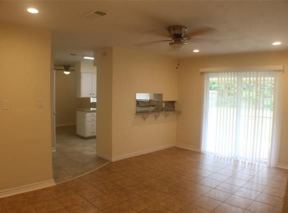 4th image of 302 NW Jill Ann Dr