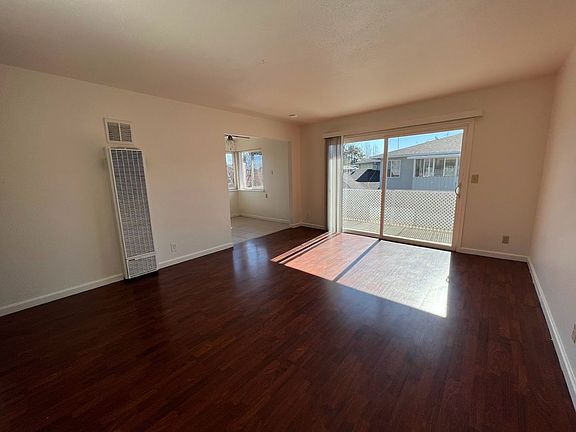 2nd image of 1069 Oakmont Dr APT 3