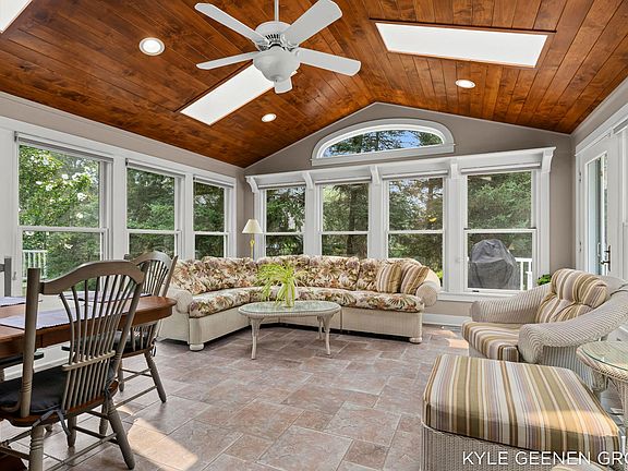 4th image of 6392 Blue Jay Ln