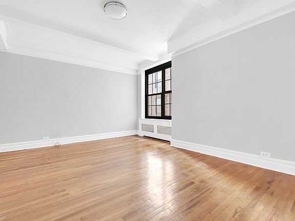 3rd image of 1 University Pl APT 6P