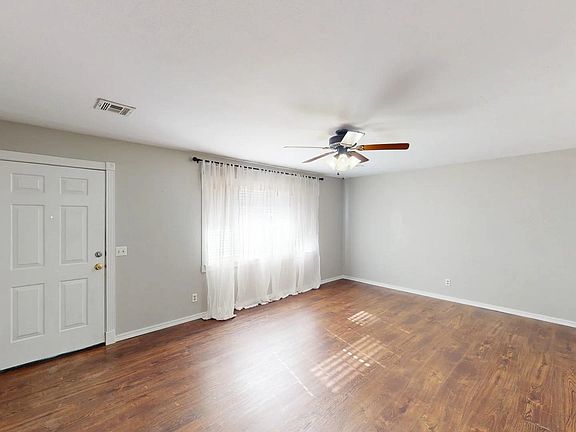2nd image of 2614 Hanks Trl