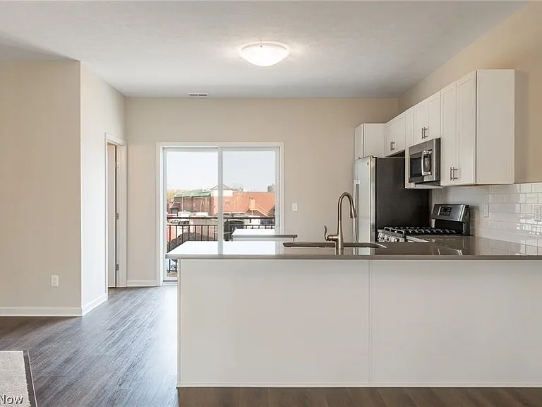 27 Ashbourne Dr — Photo 8