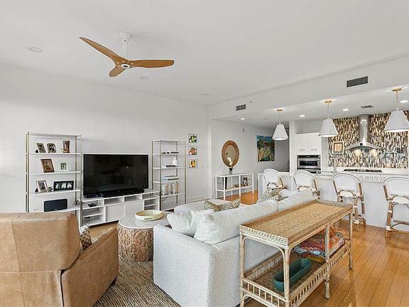 4th image of 475 2nd St N Unit 402