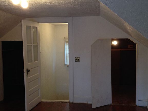 2nd image of 422 Cedar Ave #2