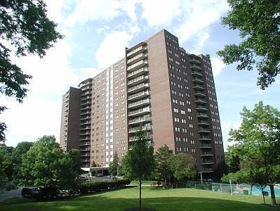 1st image of 5300 Hamilton Ave #109