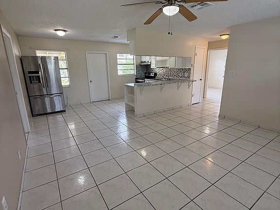 5th image of 204 La Paz Dr