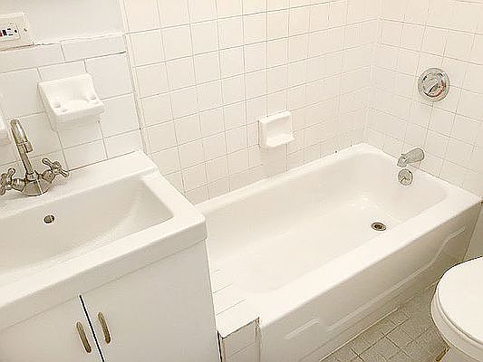 5th image of 42 W 72nd St APT 5D