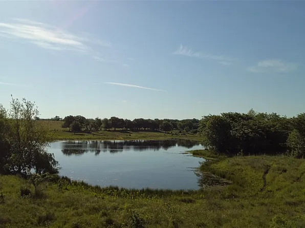 682 W Somers Ln, Axtell, TX 76624