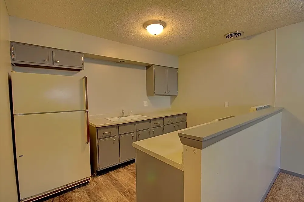 2 bed, $1,050 — Photo 2