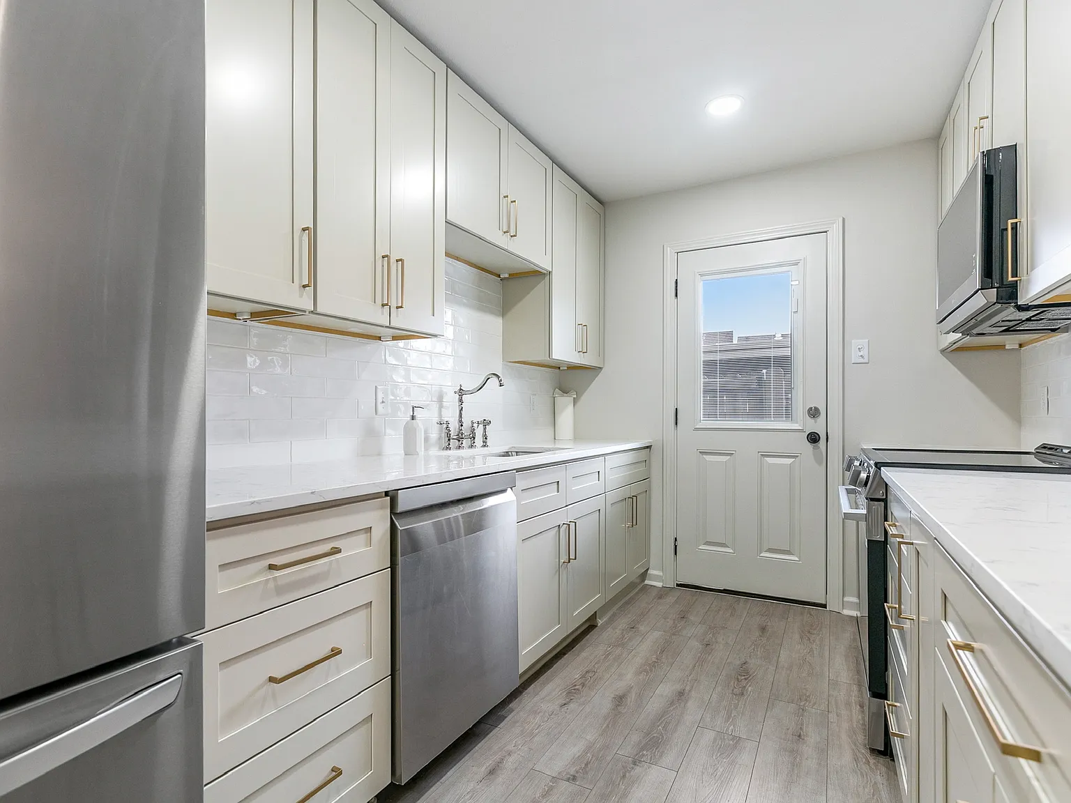 3 bed, 2.5 bath, 1877 sqft, $1,800 — Photo 4