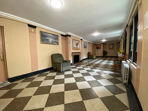 2nd image of 6264 Saunders St #4R