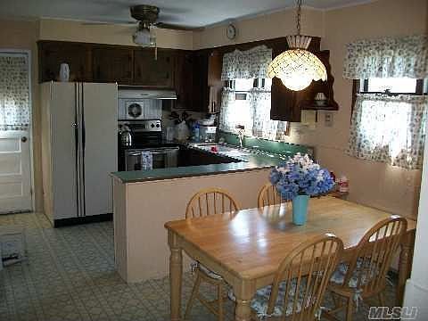 3rd image of 7 Greenway Dr